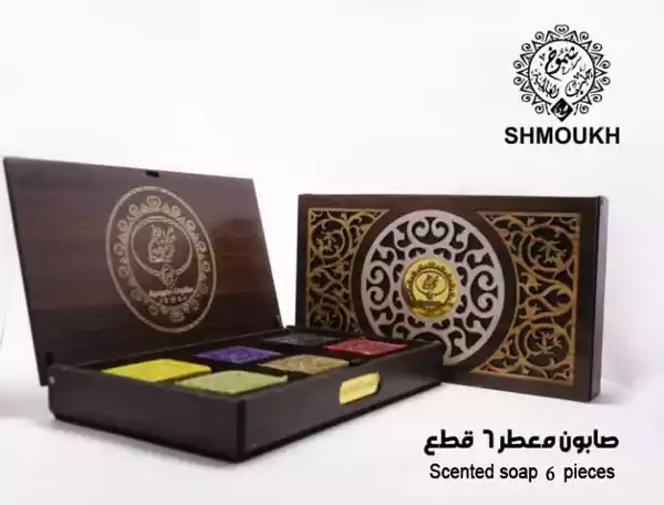 7caf2c89-ac0a-4658-8b59-eead62f8c12a Aleppo Gift set consisting of 6 Laurel soap is natural in a wonderful wooden box