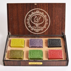 Aleppo Gift set consisting of 9 Laurel soap is natural in a wonderful Carton box