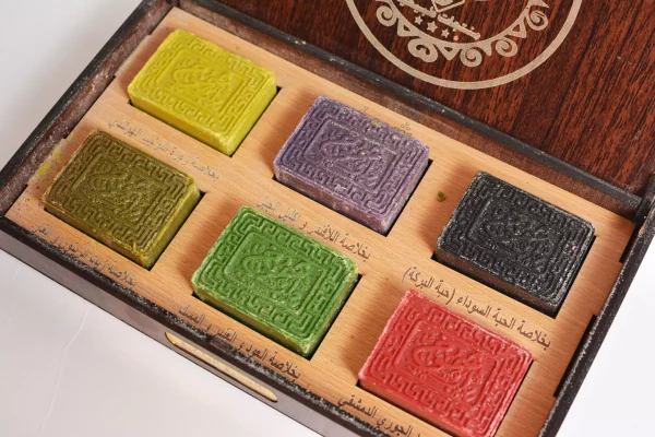 DSC_0324 Aleppo Gift set consisting of 6 Laurel soap is natural in a wonderful wooden box