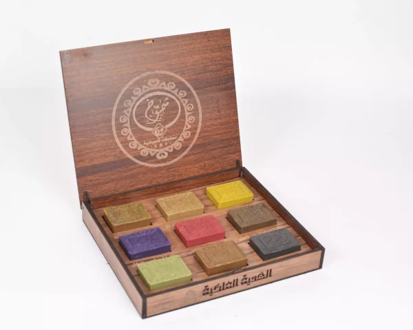 DSC_0344 Aleppo Gift set consisting of 9 Laurel soap is natural in a wonderful wooden box