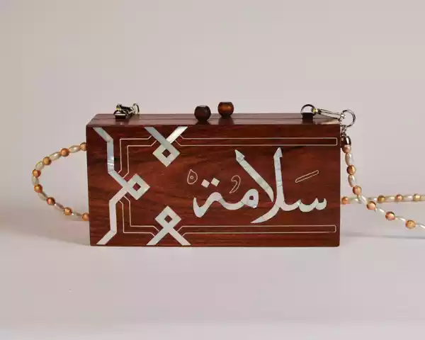 IMG-20231109-WA0001 Handmade women's handbag inlaid with natural mother-of-pearl