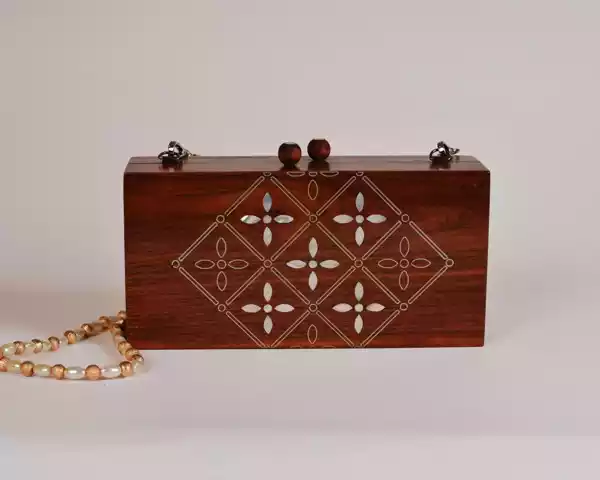 IMG-20231109-WA0010 Handmade women's handbag inlaid with natural mother-of-pearl