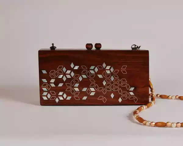 IMG-20231109-WA0011 Handmade women's handbag inlaid with natural mother-of-pearl