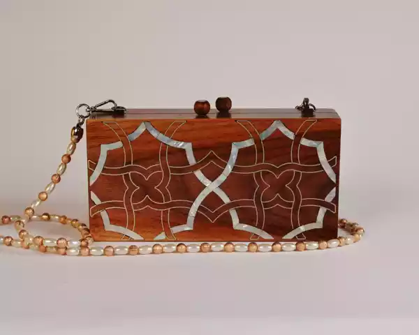 IMG-20231109-WA0012 Handmade women's handbag inlaid with natural mother-of-pearl