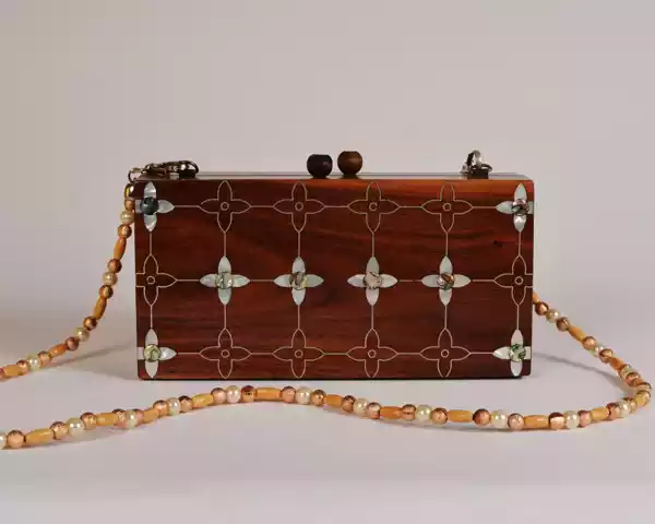 IMG-20231109-WA0013 Handmade women's handbag inlaid with natural mother-of-pearl