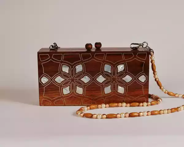 IMG-20231109-WA0015 Handmade women's handbag inlaid with natural mother-of-pearl