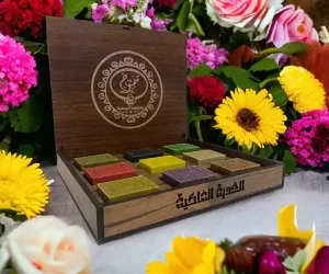 Aleppo Gift set consisting of 9 Laurel soap is natural in a wonderful wooden box
