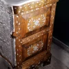 Mirror and console set inlaid with mother-of-pearl from the Taj Collection