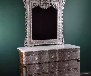 Mirror and console set inlaid with mother-of-pearl from the Taj Collection