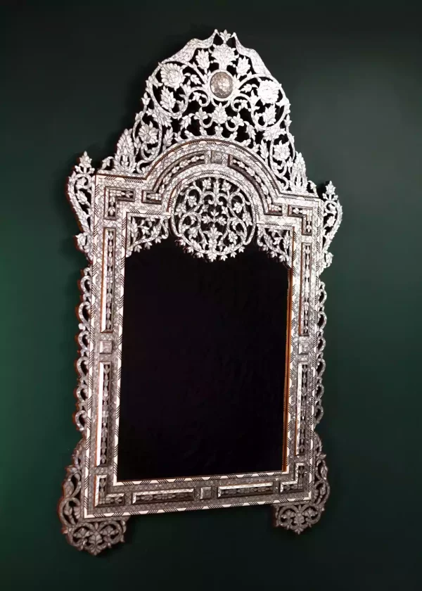 IMG-20240424-WA0043 Mirror and console set inlaid with mother-of-pearl from the Taj Collection