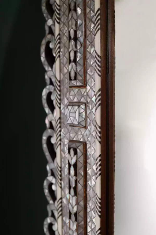 IMG-20240424-WA0045 Mirror and console set inlaid with mother-of-pearl from the Taj Collection