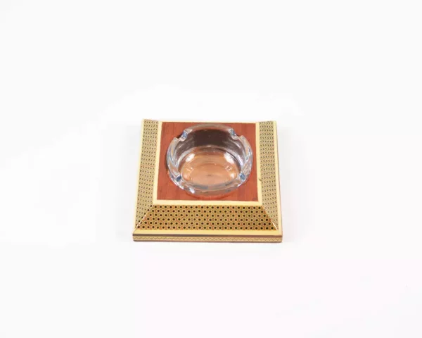 7 A distinctive and luxurious desk set, handcrafted from lemon wood and inlaid with copper